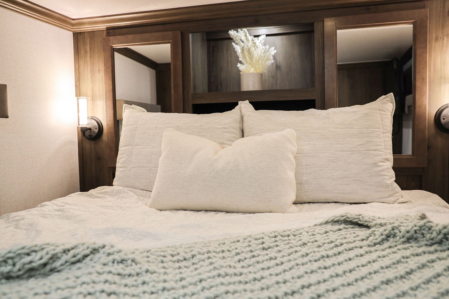 Sooner Premier living quarters trailer – bed Sooner Premier living quarters trailer - bed